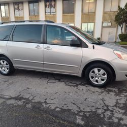 2005 Toyota Sienna 