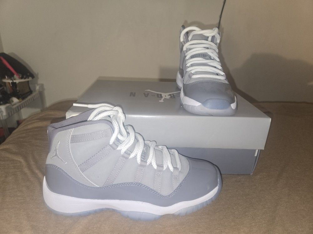 Jordan's Retro 11 W's 6.5 Yth 5