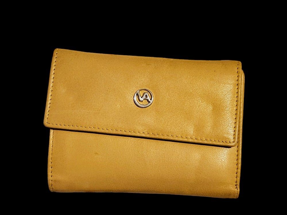 Valentina small pebbled leather wallet with large coin compartment