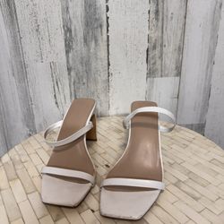 Woman’s white heels size 6.5