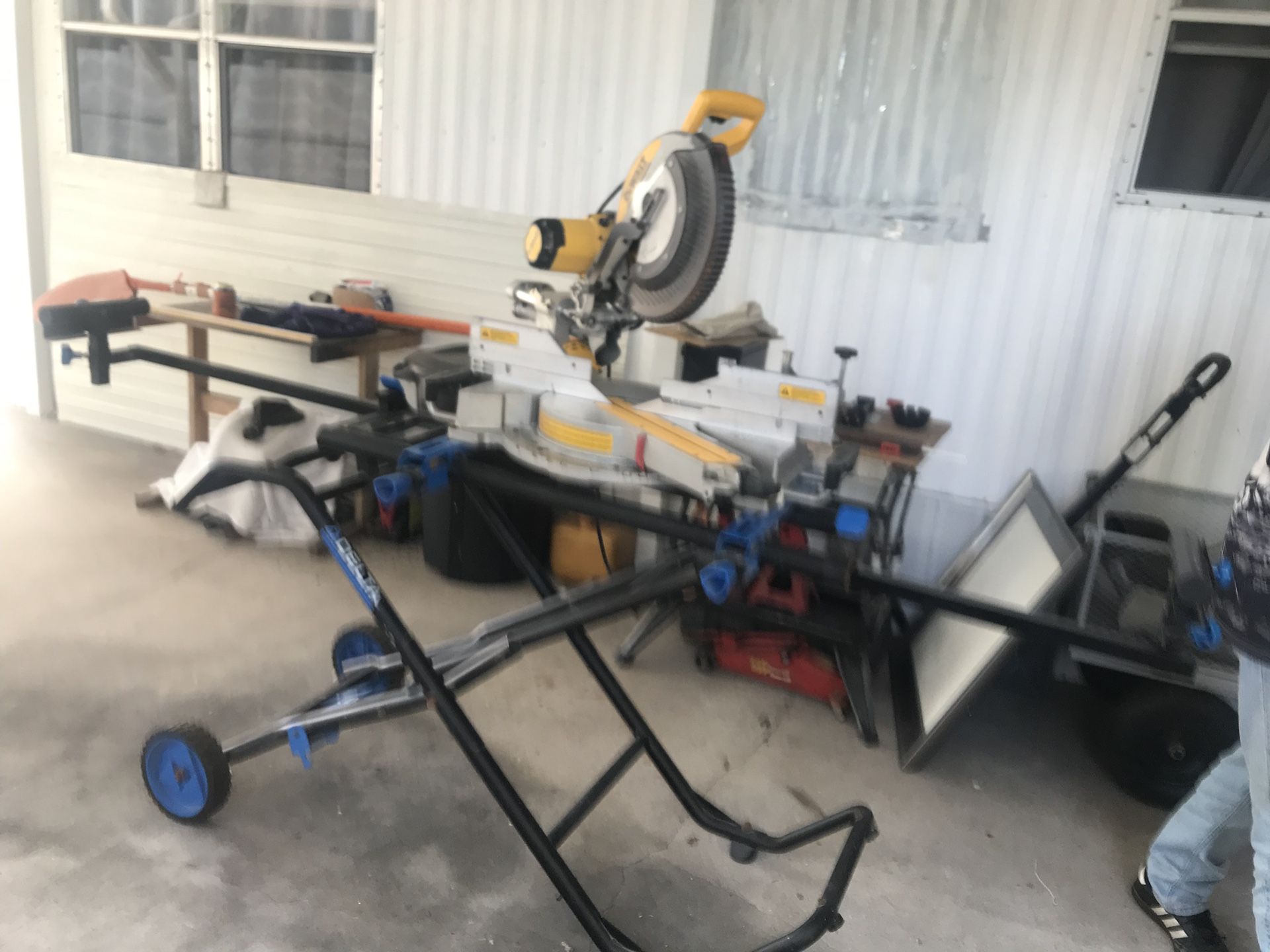 12 In Chop Saw Desalt Compound Miter On Fold Away Stand