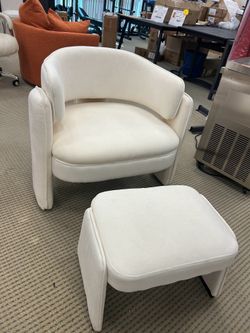 NEW CHAIR WITH LEG REST