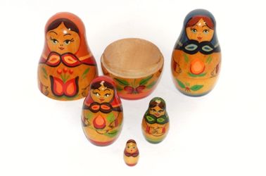 Vintage Matryoshka Russian Nesting Dolls 5 Piece Set