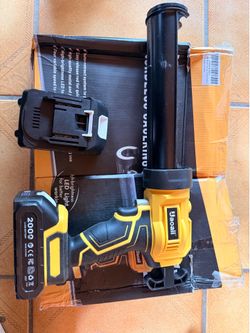 Cordless caulking gun new 2 batteries