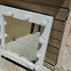 Make-up Mirror W/Power Box Ext