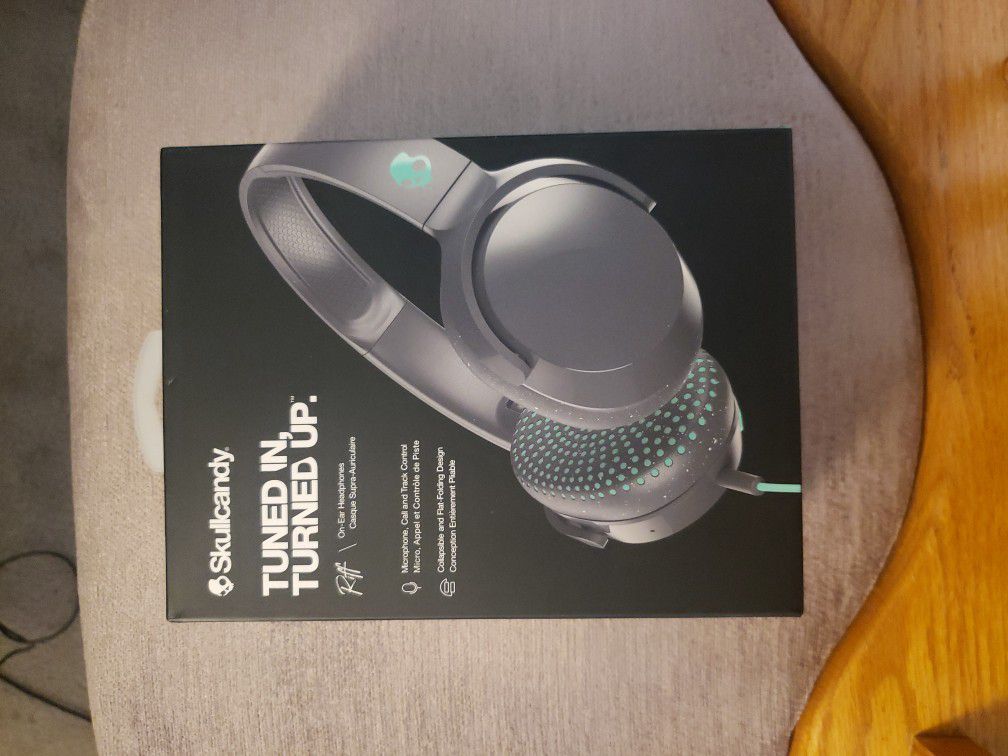 SKULLCANDY "RIFF" WIRED HEADPHONES (TEAL AND GREY)