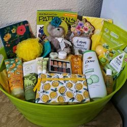 MOTHER'S DAY X LARGE GIFT BASKET. ( PICK UP IN MODESTO)