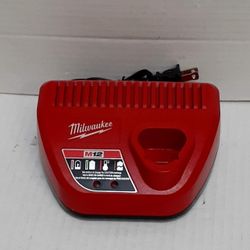 Milwaukee M12 12-Volt Lithium-Ion Battery Charger