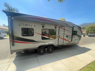 2019 Genesis Supreme Vortex 2213V Toy Hauler