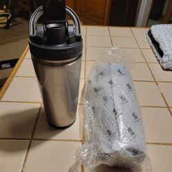 "Ice Shaker" Protein Shaker Bottle 26oz