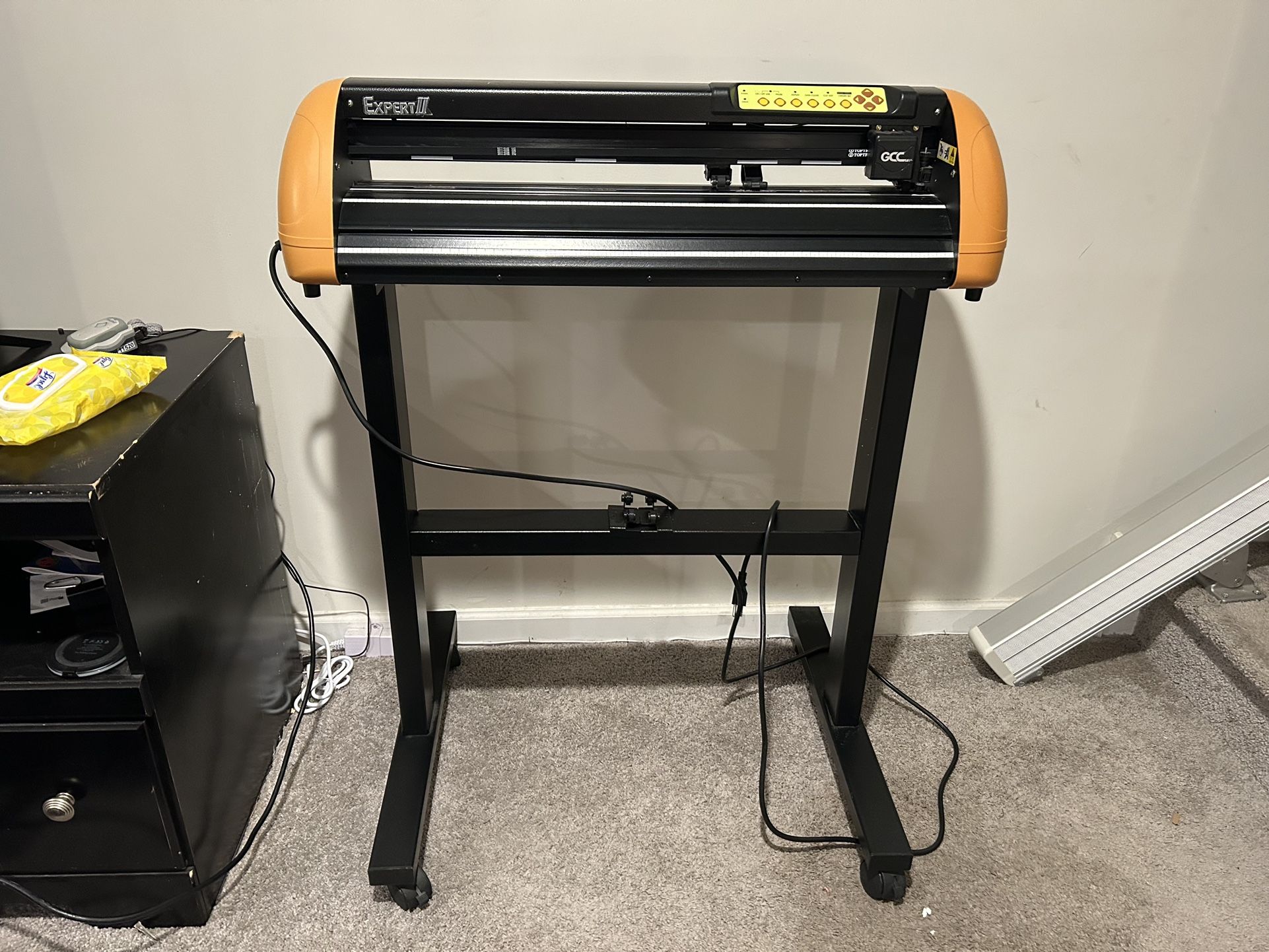 GCC Expert II Vinyl cutter With Stand!!