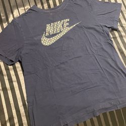 Nike Tee Shirt (s)