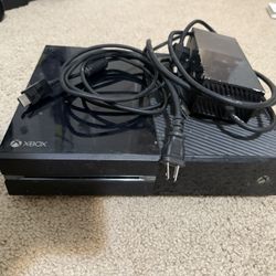 XBOX One, WORKS, 500 GB memory 