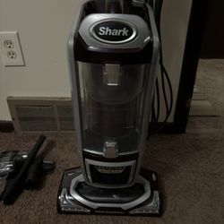 Shark Rotator Powered Lift Away Tru Pet Vacuum