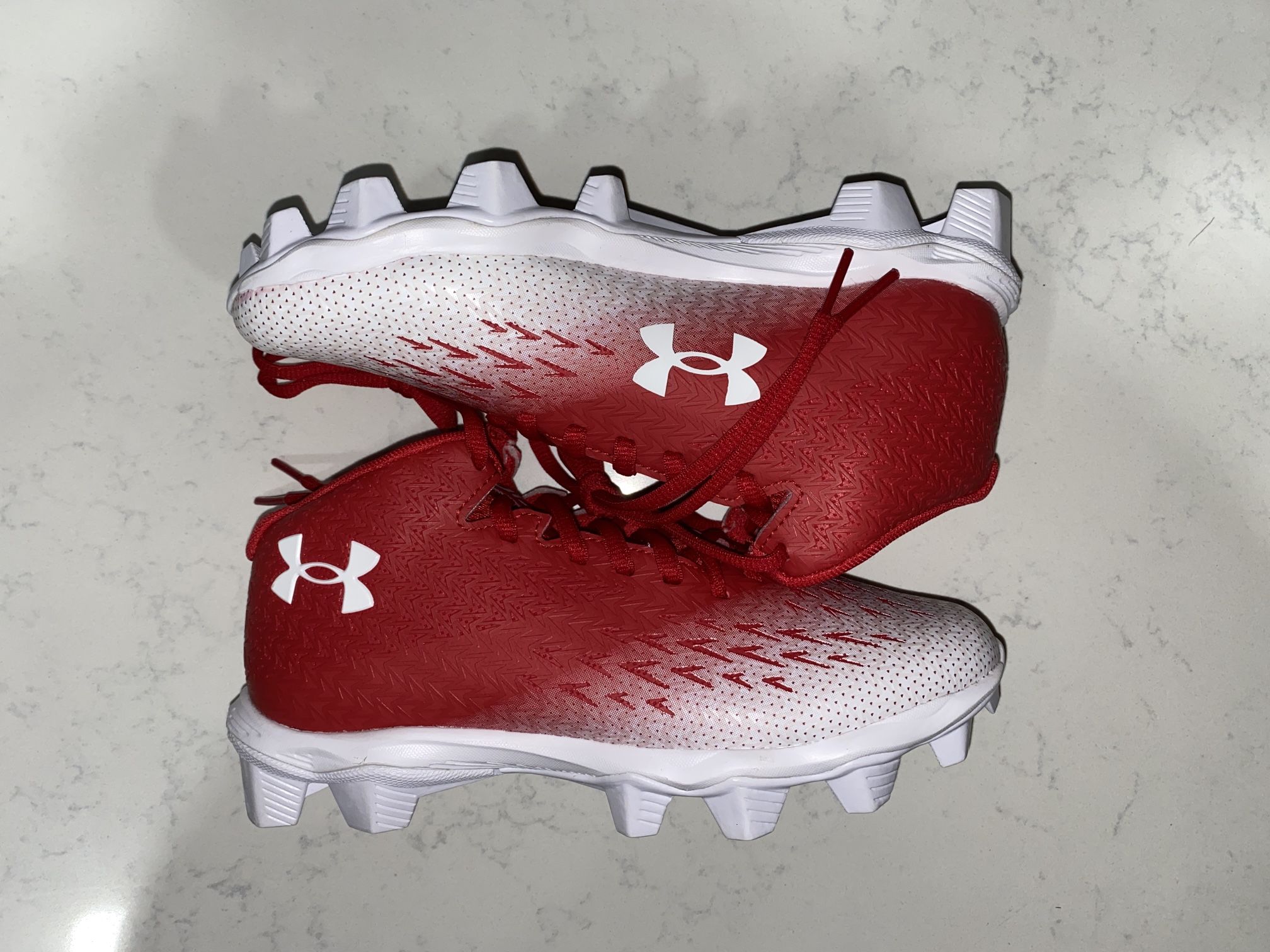 Under Armour Youth Spotlight Franchise RM Jr 4 Football Baseball Cleats Red White New Size 3Y