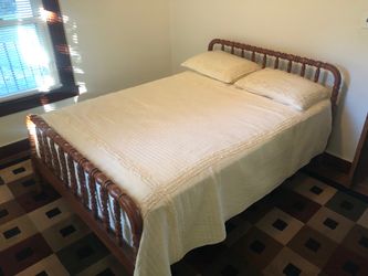 Complete full size bed set