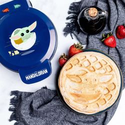 Uncanny Brands Star Wars The Mandalorian "The Child" Waffle Maker