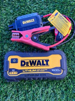 1600 Peak Amp Lithium Jump Starter with USB Power Bank