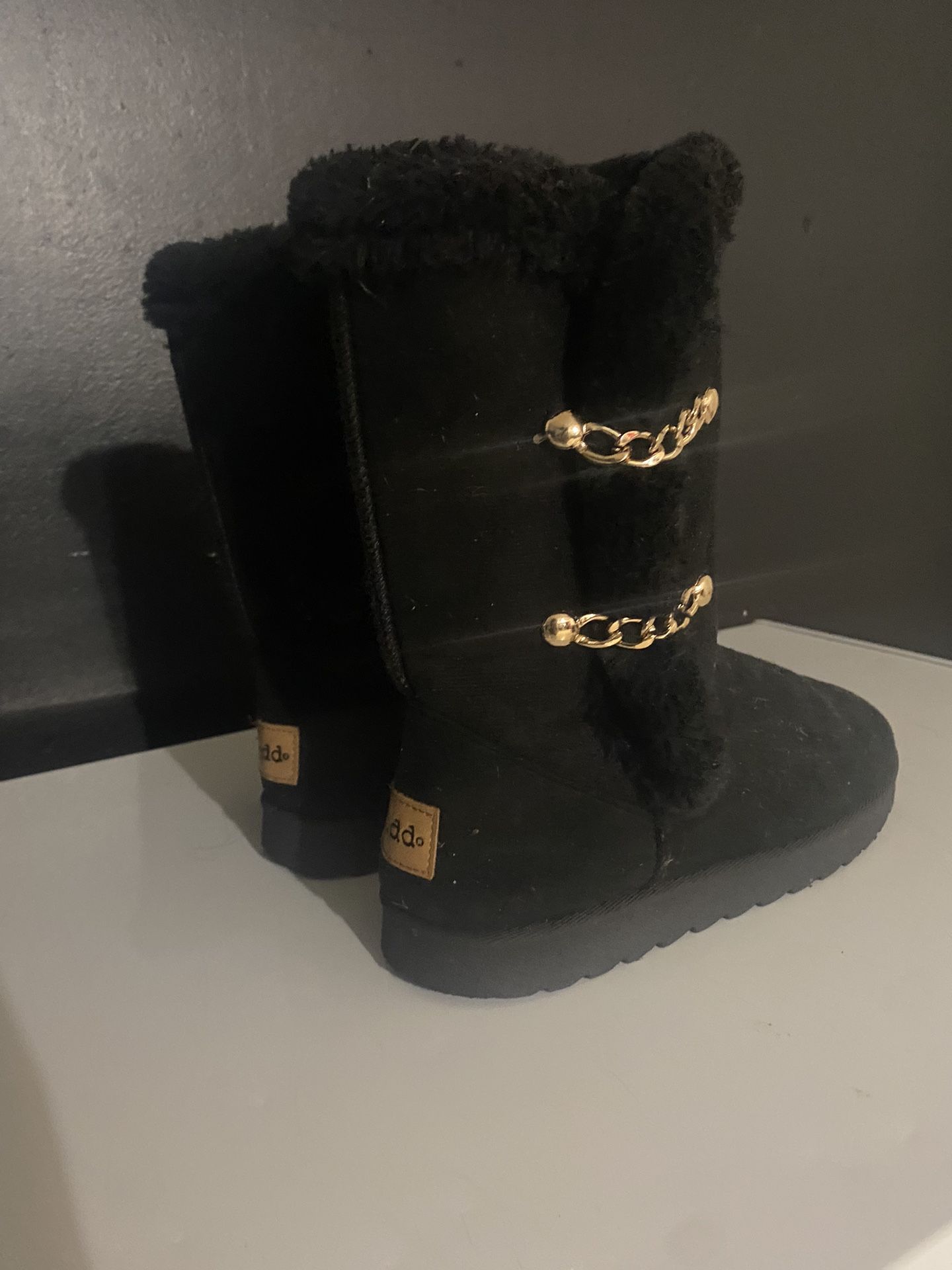 Fluffy Boots / “Uggs”
