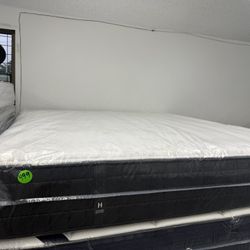 KING SIZE MATTRESS & BOX SPRINGS BED SET