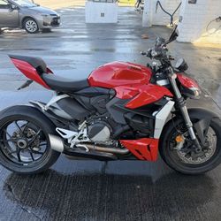 2022 Ducati Street Fighter v2