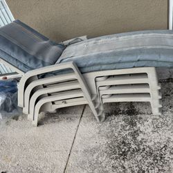 4 Pool Lounger 