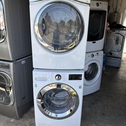 Lg and whirlpool Stackable Washer and gas dryer Excellent working condition Heavy duty W27 D31.5 H78 Washer 4.5 cu ft Dryer 7.4 cu ft 3 months war
