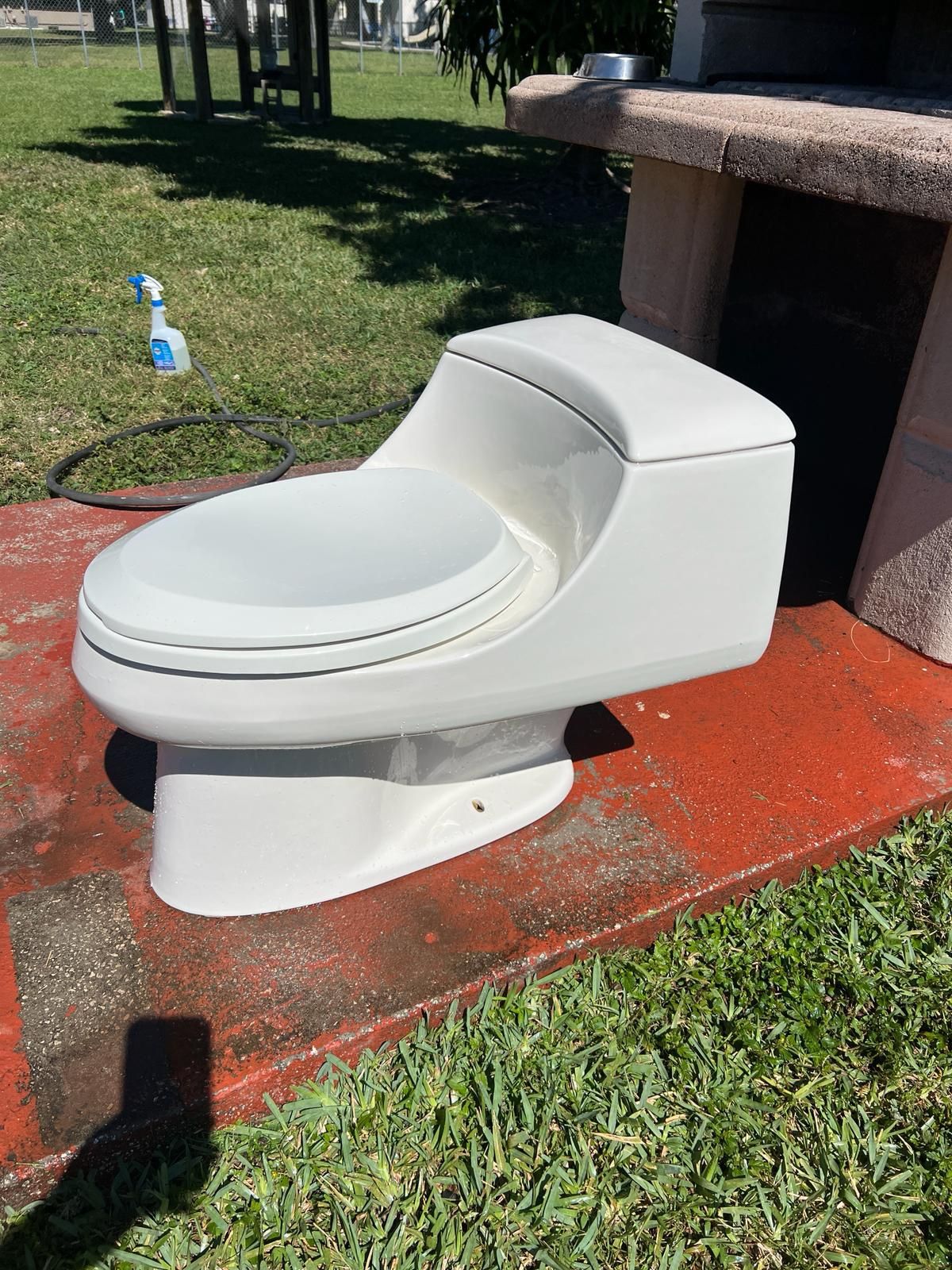 KOHLER Toilet 1.6 gallons / 6 liters per flush