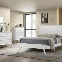 Beautiful 5 Piece Queen Bedroom Set In Solid Wood With White Finish! SALE!