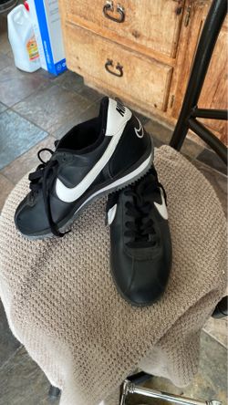 Nike shoes size 4
