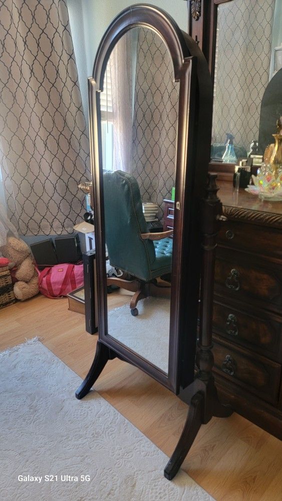 Classic Antique Looking Freestanding Jewelry Armoire Mirrow~