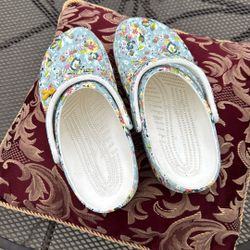 crocs only tried on not worn