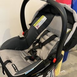 Graco snugride 35 infant Car seat 