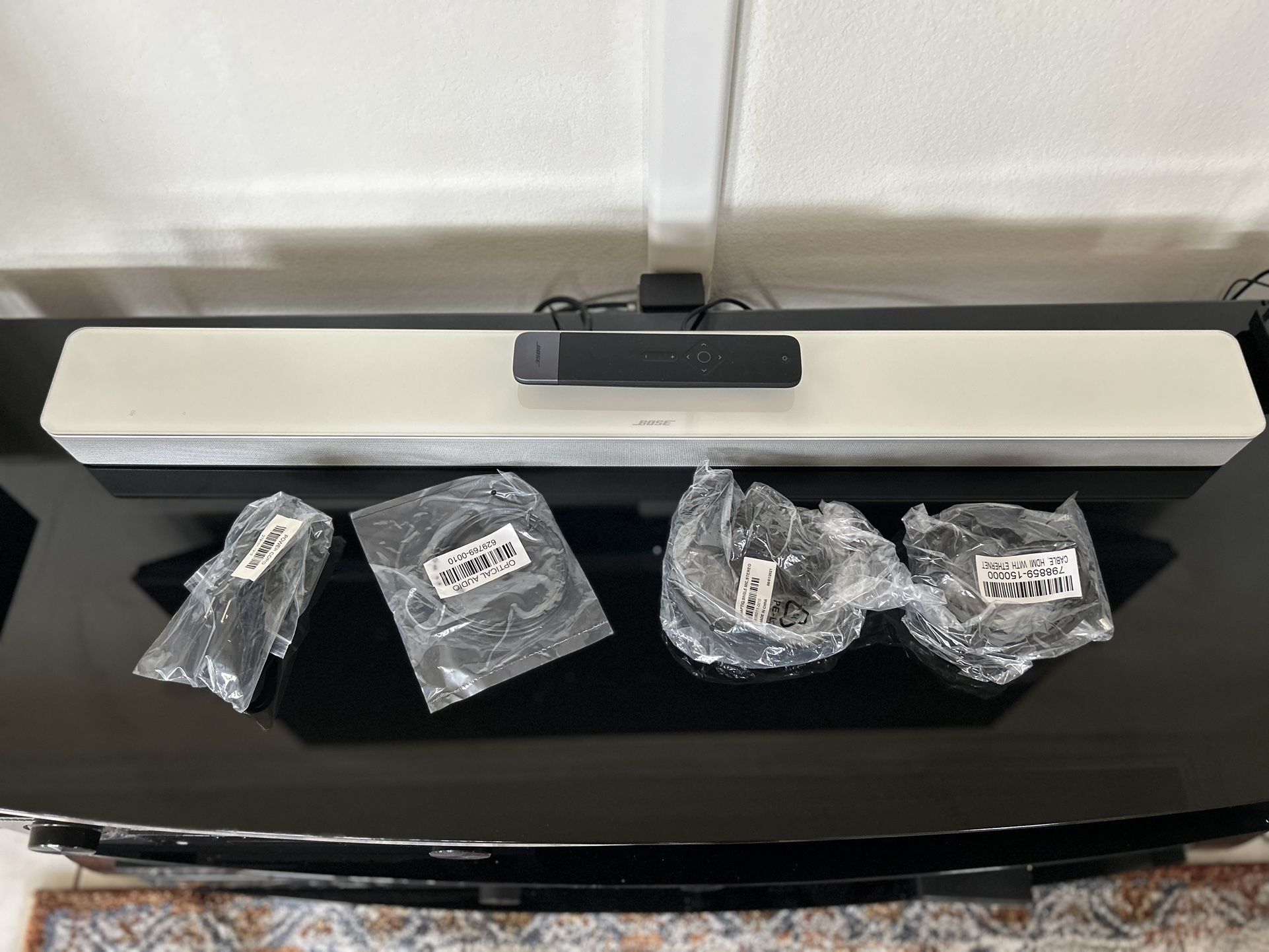 Bose Soundbar 700 In White Color