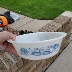 #514 Ovenware Blue Onion Casserole Dish 