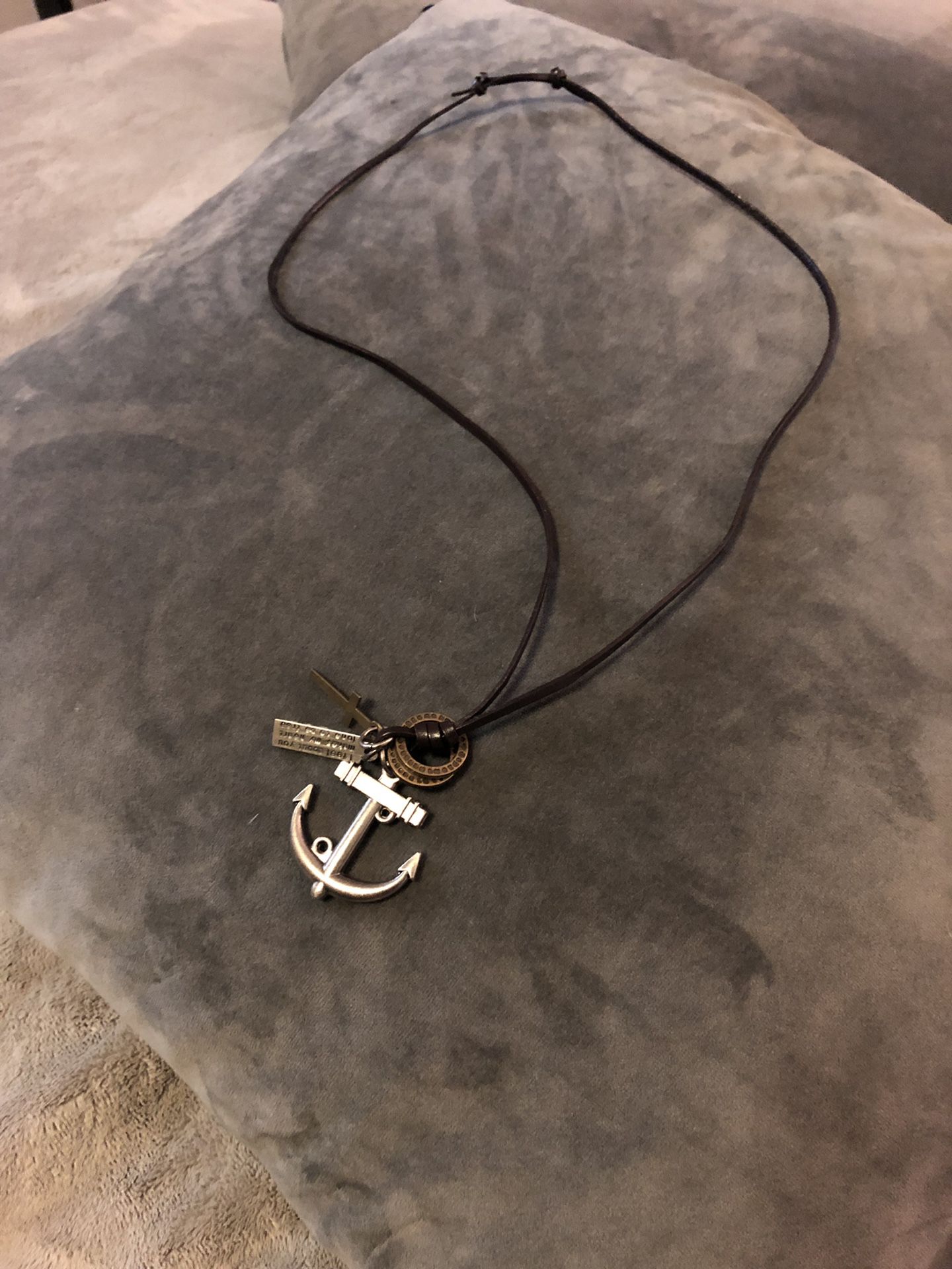 Mens leather anchor necklace paid $15 (17in long) excellent condition!