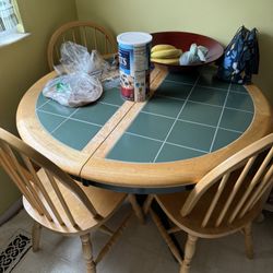 Kitchen/dinong Room Table