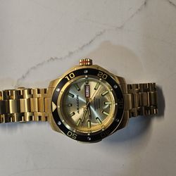 Aragon diver automatic SuperJet 50mm Gold stainless steel case and bracelet...all links on watch ...purchased a few months ago from Aragon Deerfield B