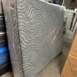 QUEEN SIZE MATTRESSS. BRAND NEW 11 INCH AVAILABLE DELIVERY 🚚 SAME DAY LOCATION 303 POCASSET AVE PROVIDENCE RI 