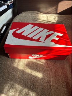 Woman’s 6,5 Nike Court Vision Low. Red Black White New