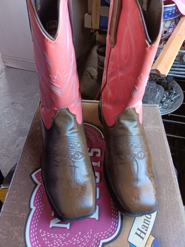 LEATHER BOOTS.