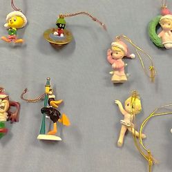 

Ornaments, 5 Looney Tunes and 5 Precious moments all 1 ½ " high--
