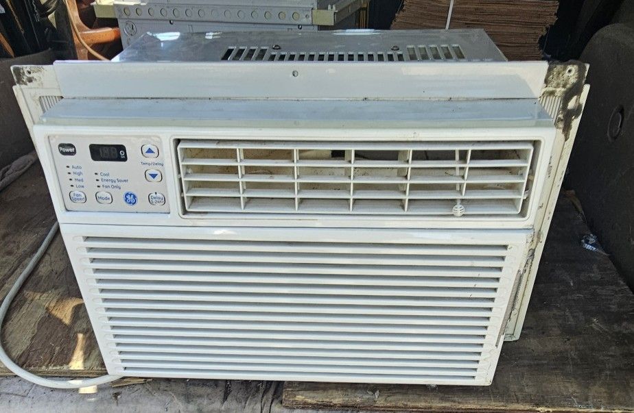 GE window unit AC. 8000 BTU