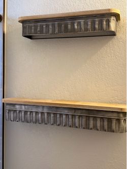 Set of shelves