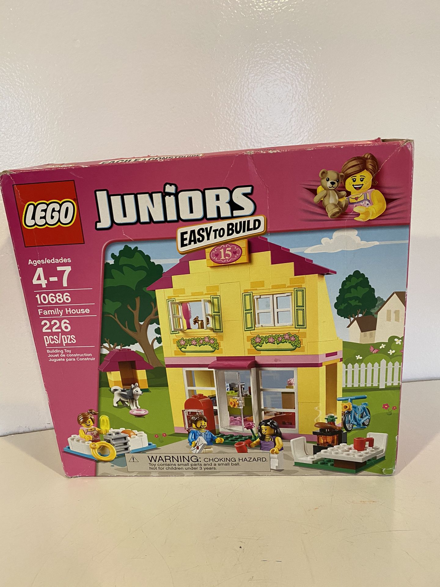 Brand new LEGO Juniors 10686 Family House Building Kit