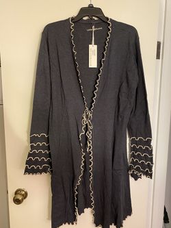 girl women made from Laura , new , orig price $128- my hot price $70 I have size xl