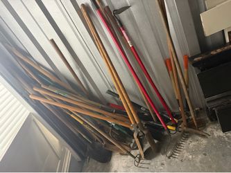 Lawn & Garden Tools – Shovels, Rakes, Loppers, Post Hole Digger & More!
