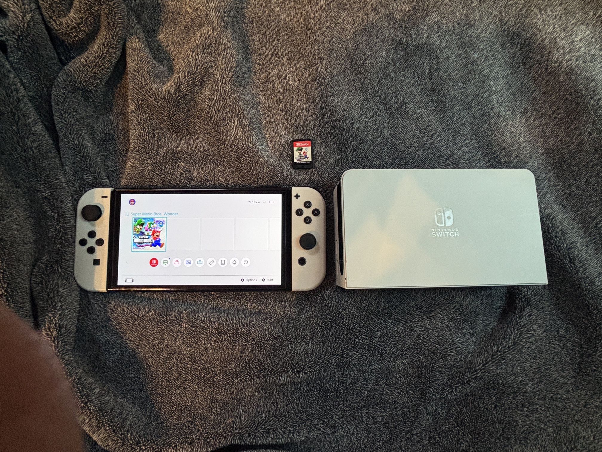 Nintendo switch OLED In good condition  With Super Mario Bros Wonder 