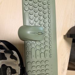 Green keyboard with Mouse