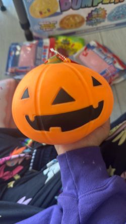 Squeeezy jack-o’-lantern squishy